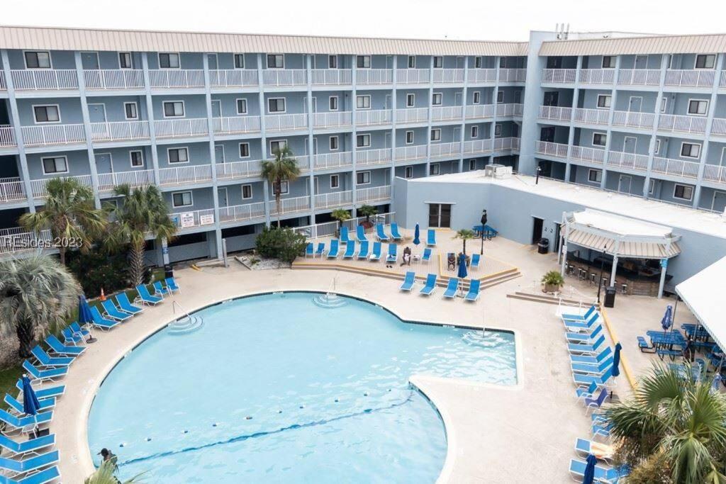 Seaside Sanctuary - Private Access, 3 Pools Apartment