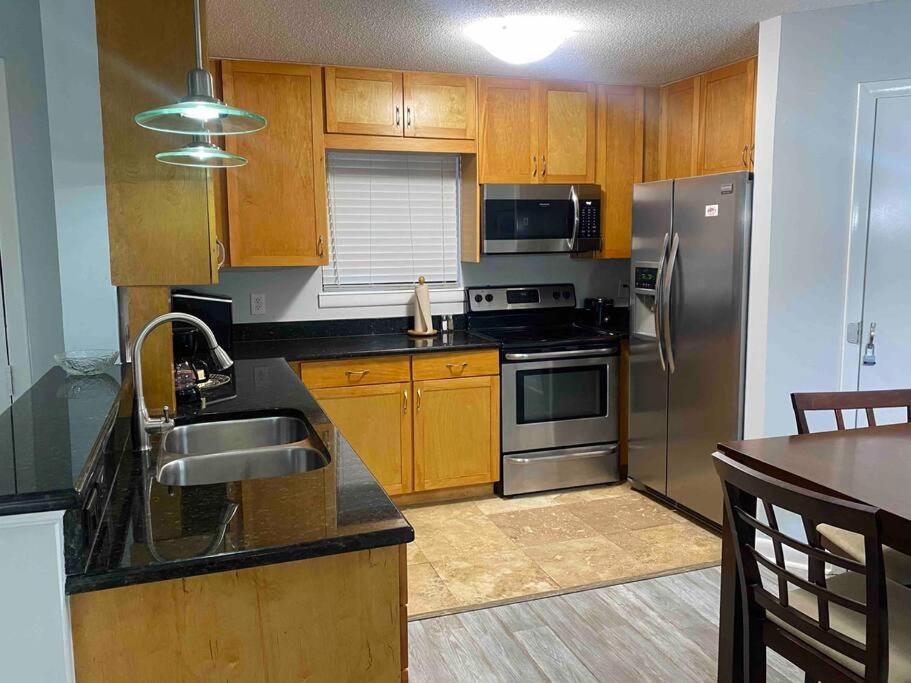 Seaside Sanctuary - Private Access, 3 Pools Apartment