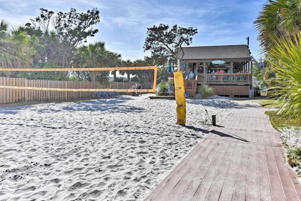 Seaside Sanctuary - Private Access, 3 Pools Apartment
