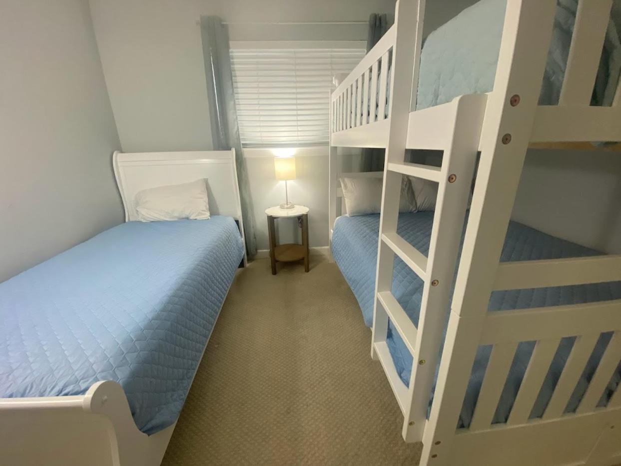 Seaside Sanctuary - Private Access, 3 Pools Apartment